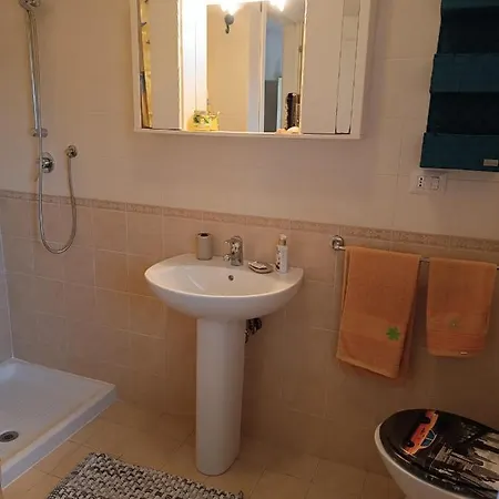 Armareaoverseassuites *